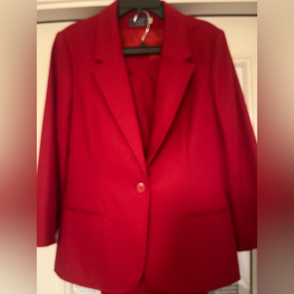 SOLD Vintage❤️ red blazer and matching pants - Picture 7 of 16